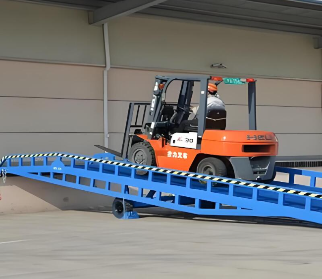 景县移动式卸货平台（叉车用）